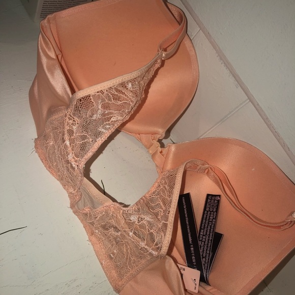 Victoria secret push up bra - Picture 3 of 4